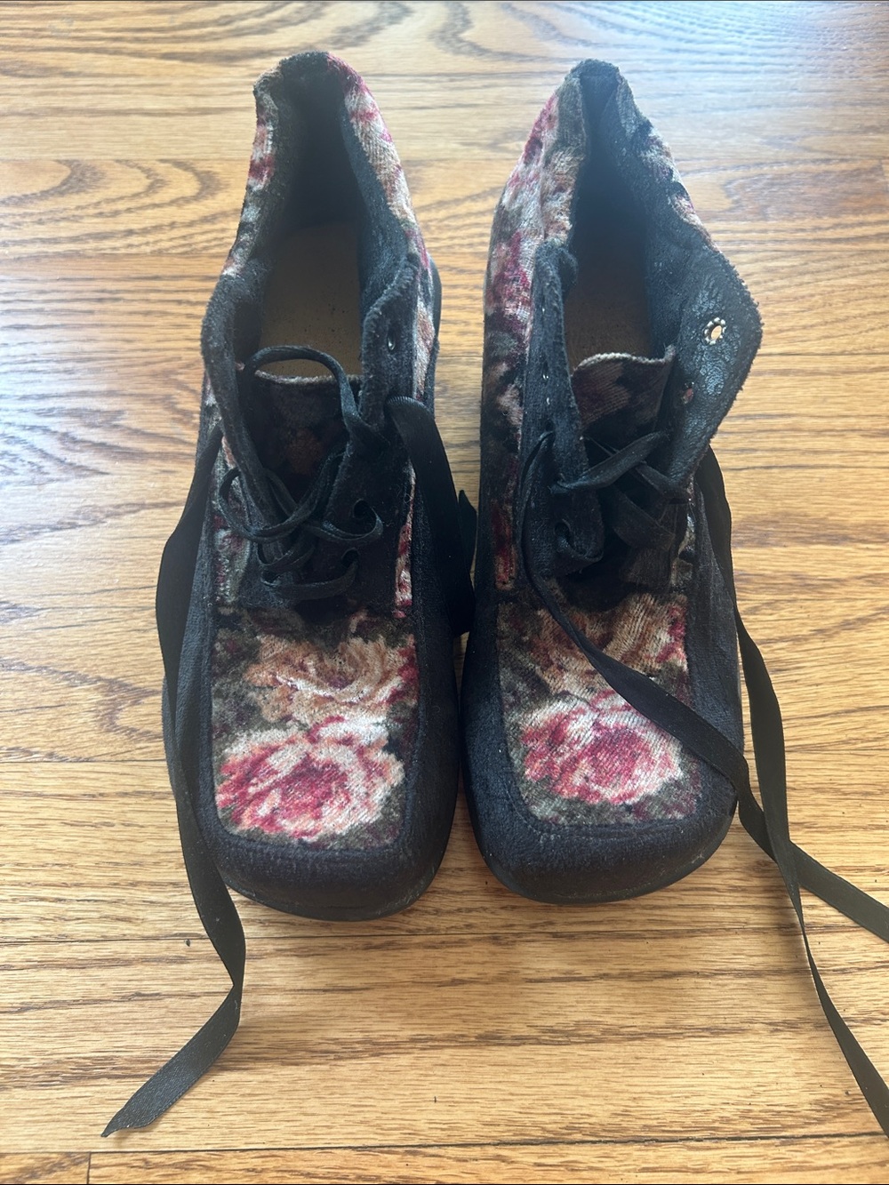 Figura Floral Shoes Size 38